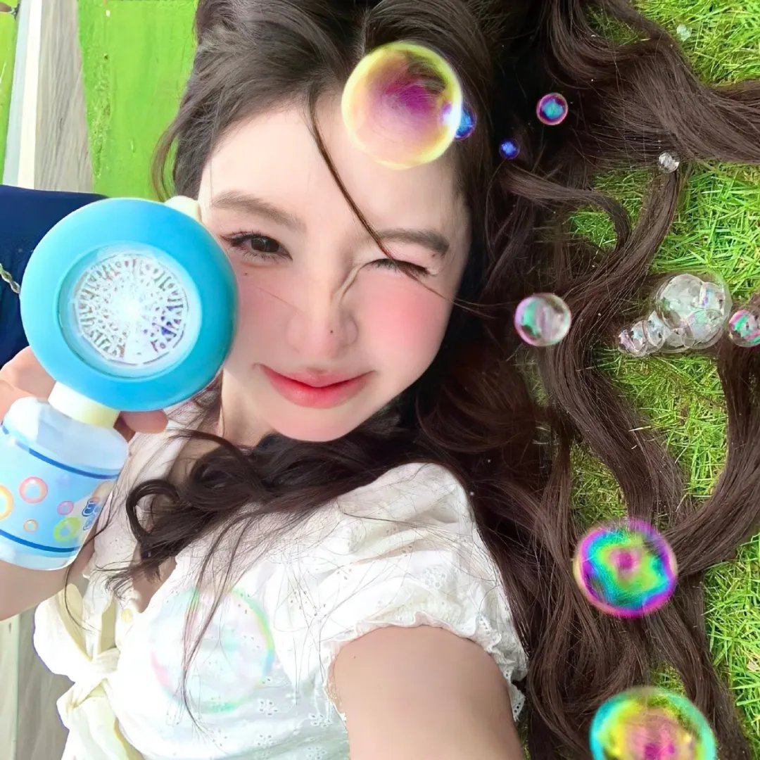 抽象画中的越南少女2